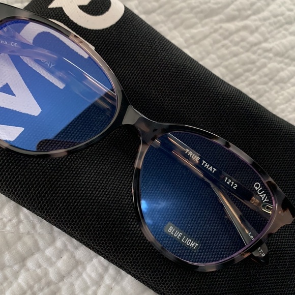 Quay BLUE light blocking glasses NWOT - Picture 2 of 2